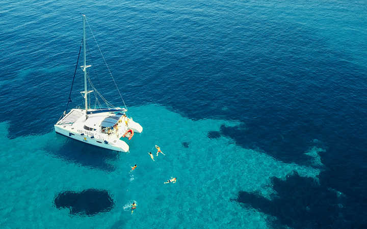 YAKO Sailing. Yachting Greece