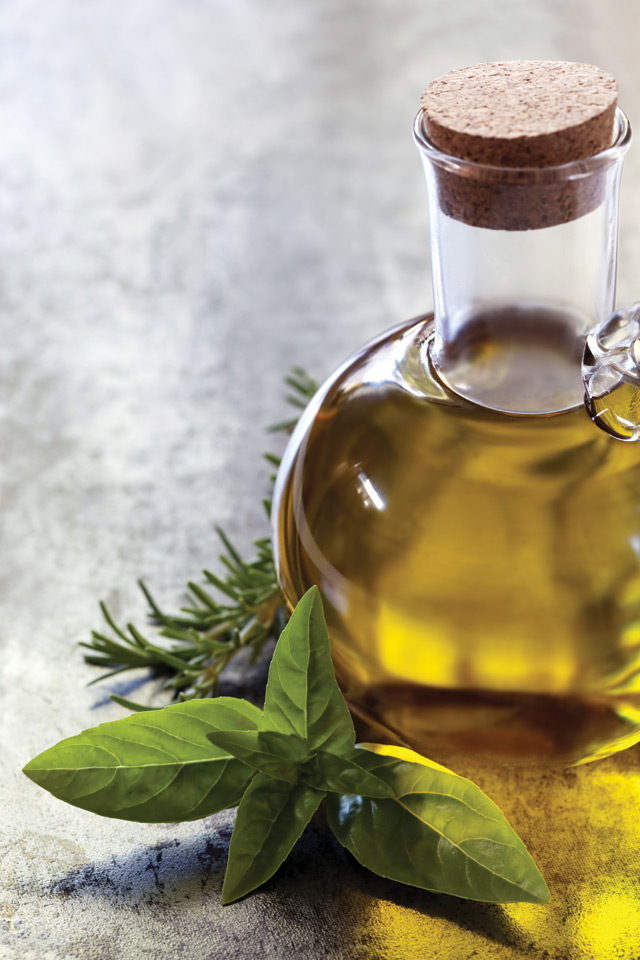 Чем полезно оливковое масло для лица и волос?