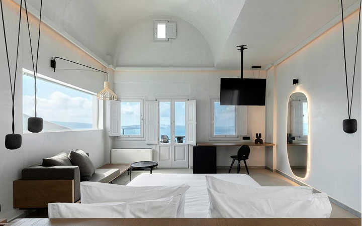 Deluxe Suite with outdoor hot tub and sea view