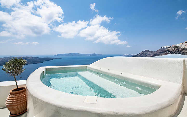 Pantelia Suite with Hot Tub and Caldera View