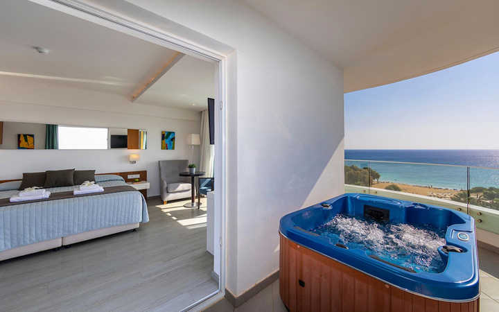 Executive Sea view with Outdoor Whirlpool