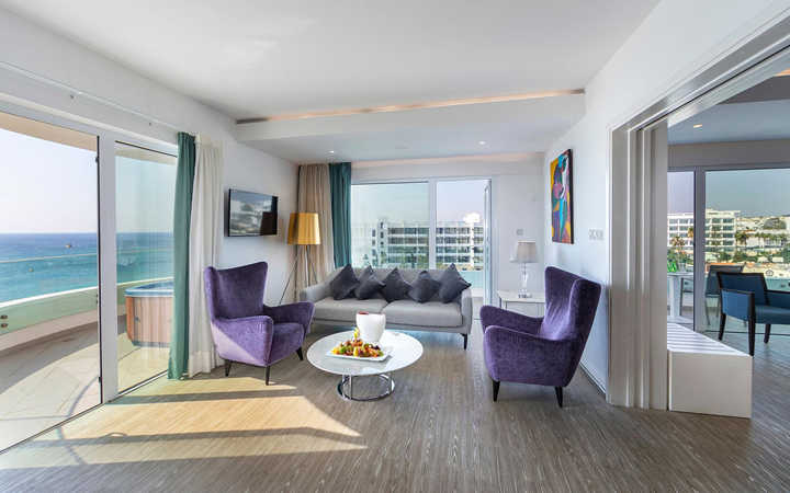 Grand Suite Sea View with Outdoor Whirlpool